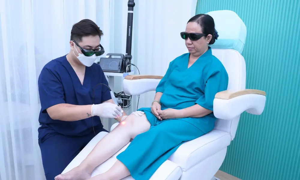 đau khớp gối khi đứng lên ngồi xuống