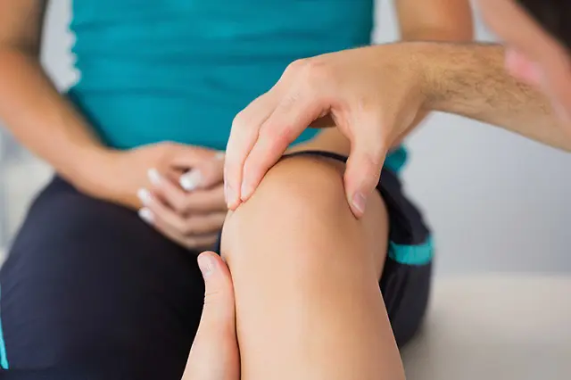 tràn dịch khớp gối có nên xoa bóp không